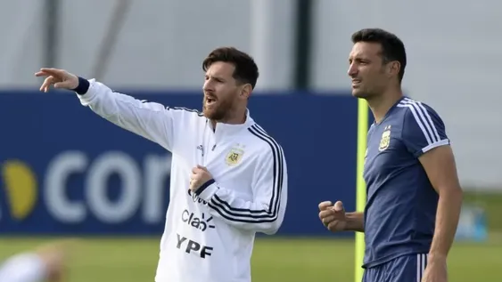 Messi y Scaloni mantuvieron una charla y hay chances de que el 10 descanse