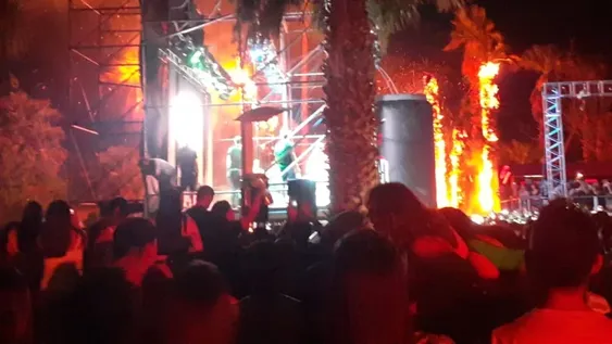 Temor durante un show en un boliche en el que se desató un incendio