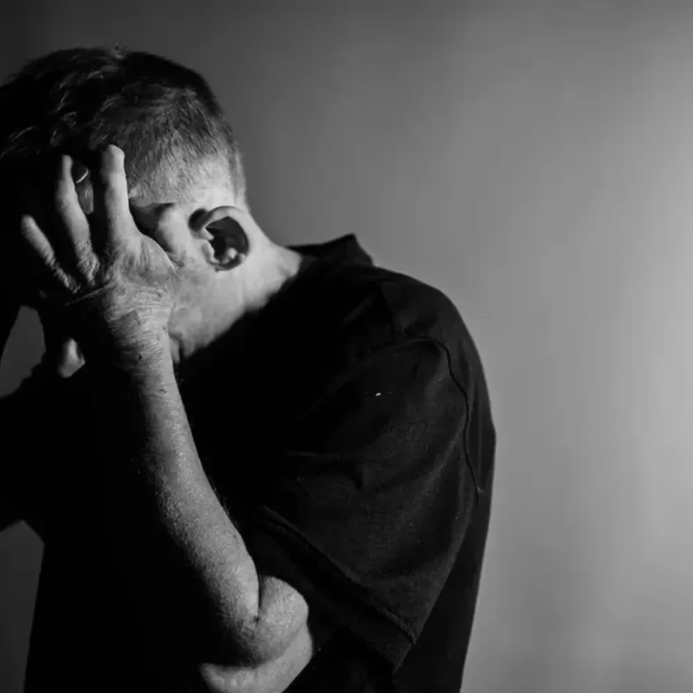 Cuál es el impacto de la soledad en la salud mental y qué aconsejan para abordarla