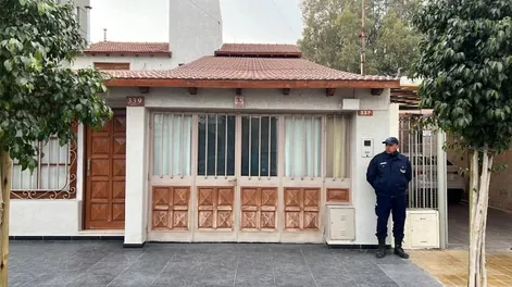 Hallaron a tres personas sin vida en una casa de Capital: creen que hubo “ausencia de oxígeno”