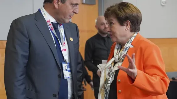 Massa sube dólar ahorro y le ofrece uno a $340 al campo