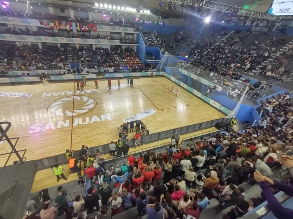 Habilitan ingreso con bebidas y ponen en venta más entradas para el Mundial de mayores