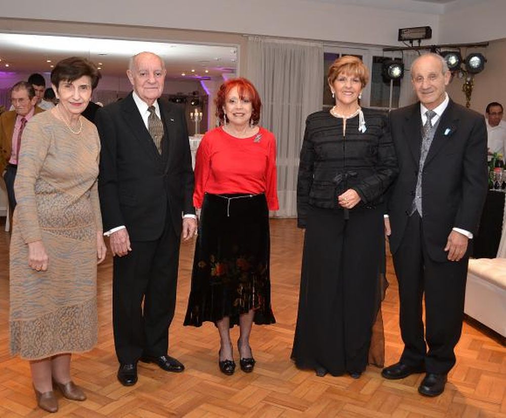 Baile de gala en el Club Social por la Independencia nacional