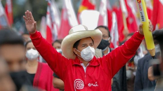 Con el 100% de las mesas escrutadas, Pedro Castillo superó a Keiko Fujimori