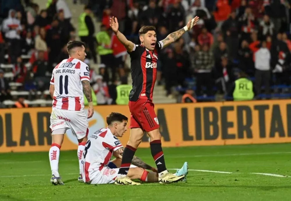 River, de la mano de Armani