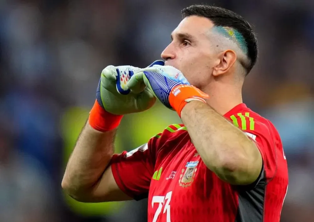 “Dibu” Martínez: “Mi mayor satisfacción es darle alegría a la gente”