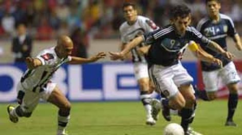 Argentina, sin Lionel Messi, no pudo con Costa Rica