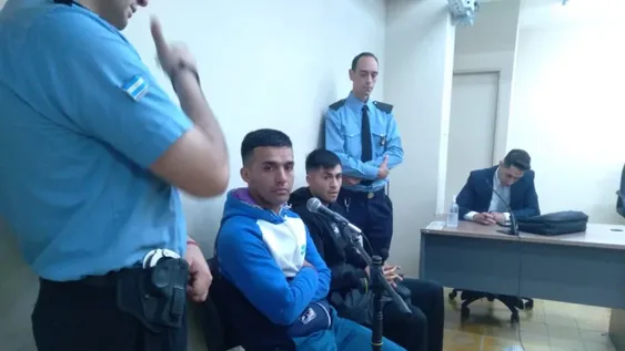 Facundo Exequiel Asis (izquierda, quedó preso) y Agustín Nicolás Agüero (fue excarcelado) son parte de la facción Pueblo Viejo y les atribuyen varios ataques a sus rivales.