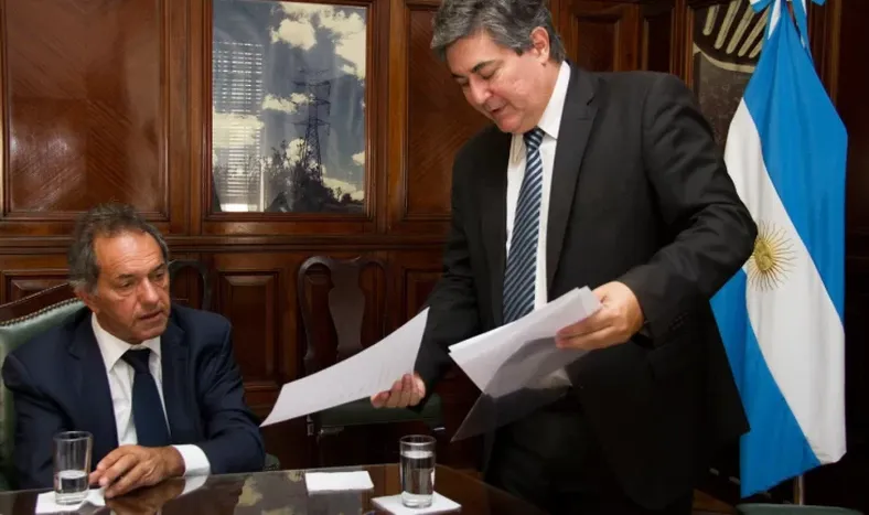 Al menos 3 señales de alerta de la economía que debe atender Scioli