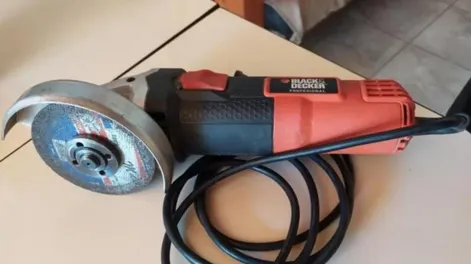 Robó una amoladora de una vivienda y la intentó vender: su tío lo entregó a la Policía