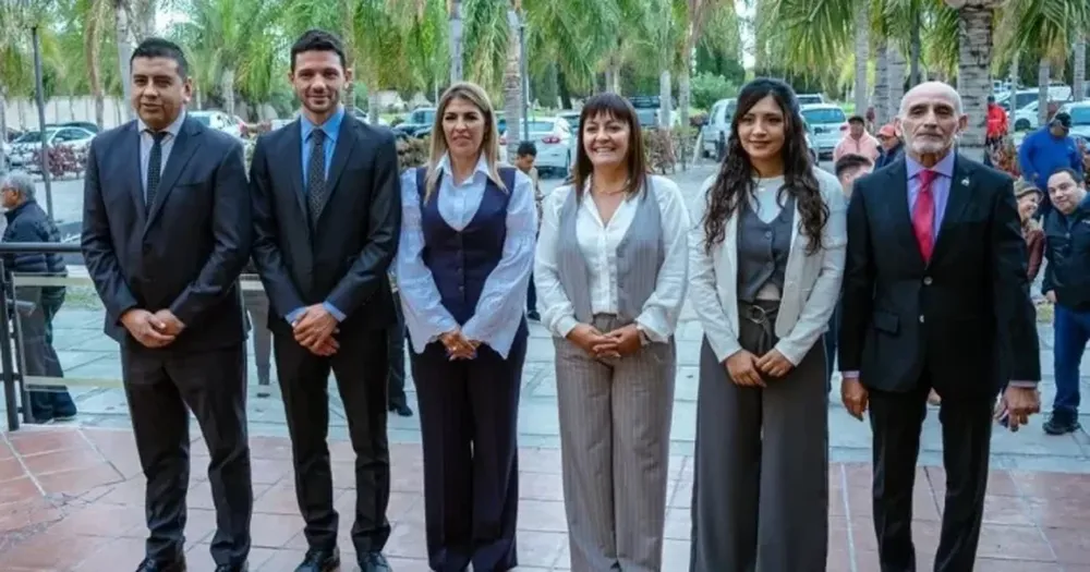 A la izquierda de la intendehta, Griselda Chávez.-