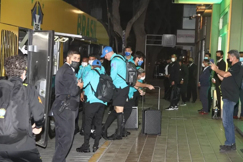 Brasil logró sortear el viento y se instaló en el centro capitalino