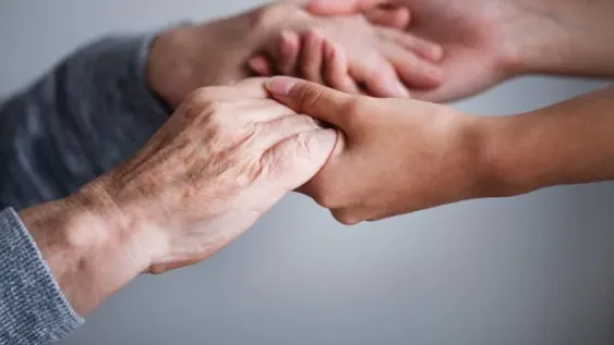 Un estudio revela a qué edad comienzan a envejecer las personas