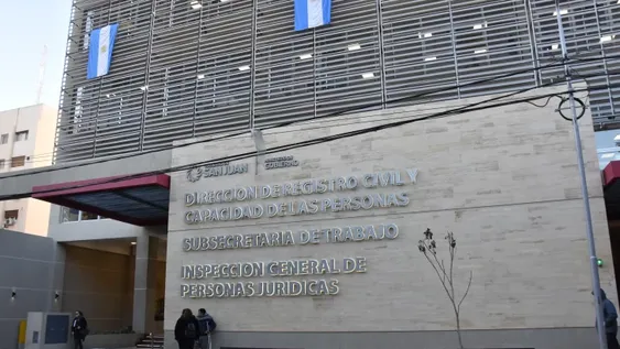 La situación actual de tres grandes cadenas de electro con conflictos con sus empleados