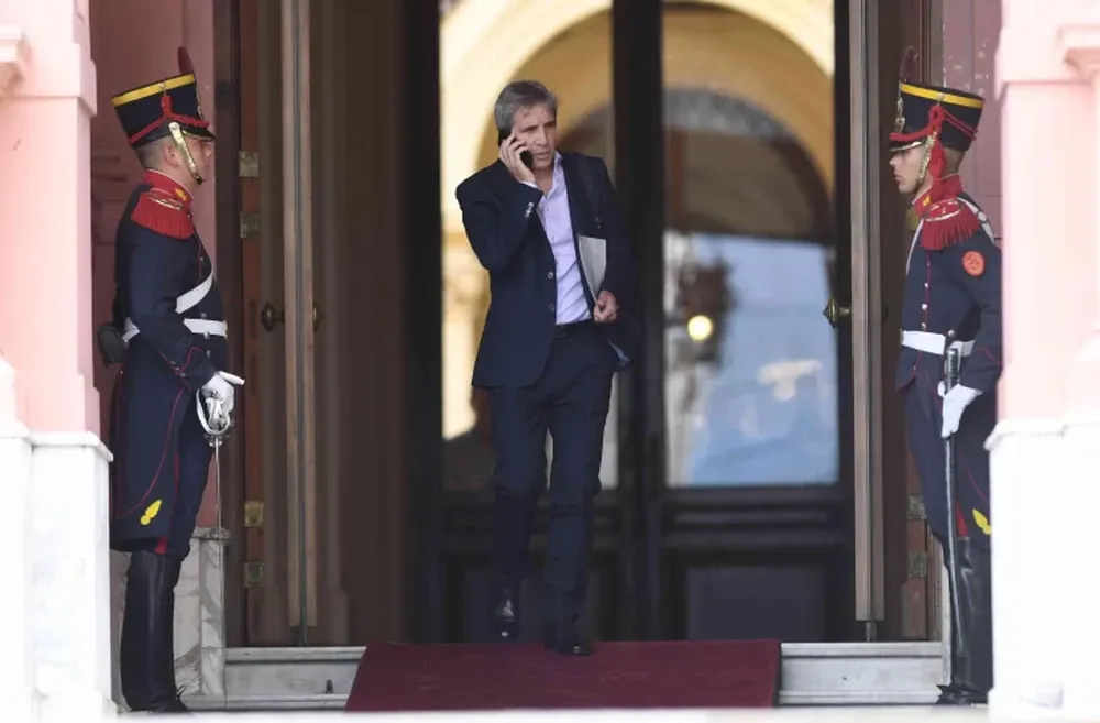 ¿MALOS RUMORES? El ministro de Economía afirmó que el tema de déficit de dólares es un nuevo capítulo del desafío comunicacional de la gestión de Milei.