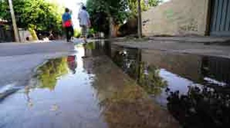 Por un caño roto, se inundó parte del barrio Patricias Sanjuaninas