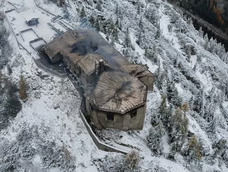Así quedó el Nido del Águila tras su detrucción por el incendio.