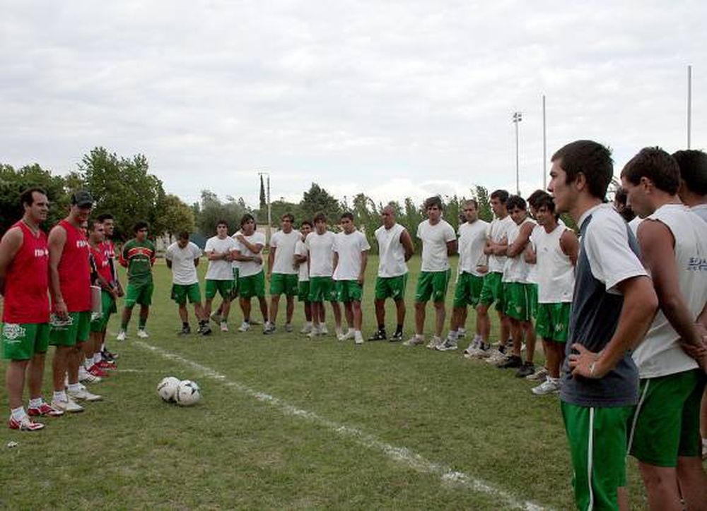 Sportivo, entre dos polos