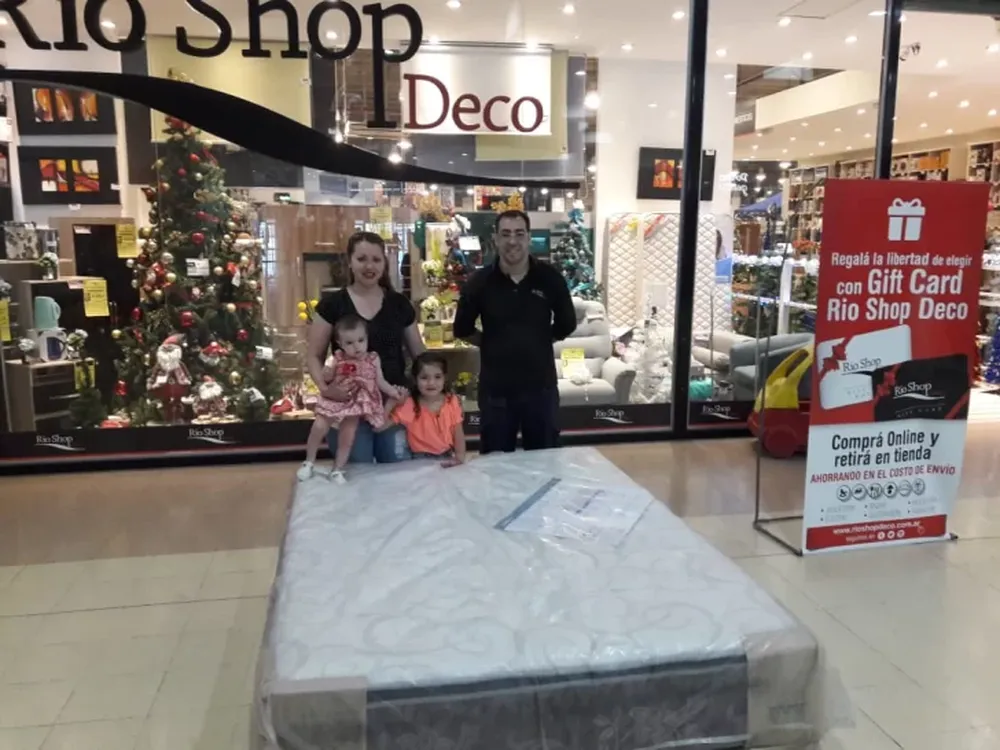 Entregaron el sommier del concurso por el Mes de la Madre