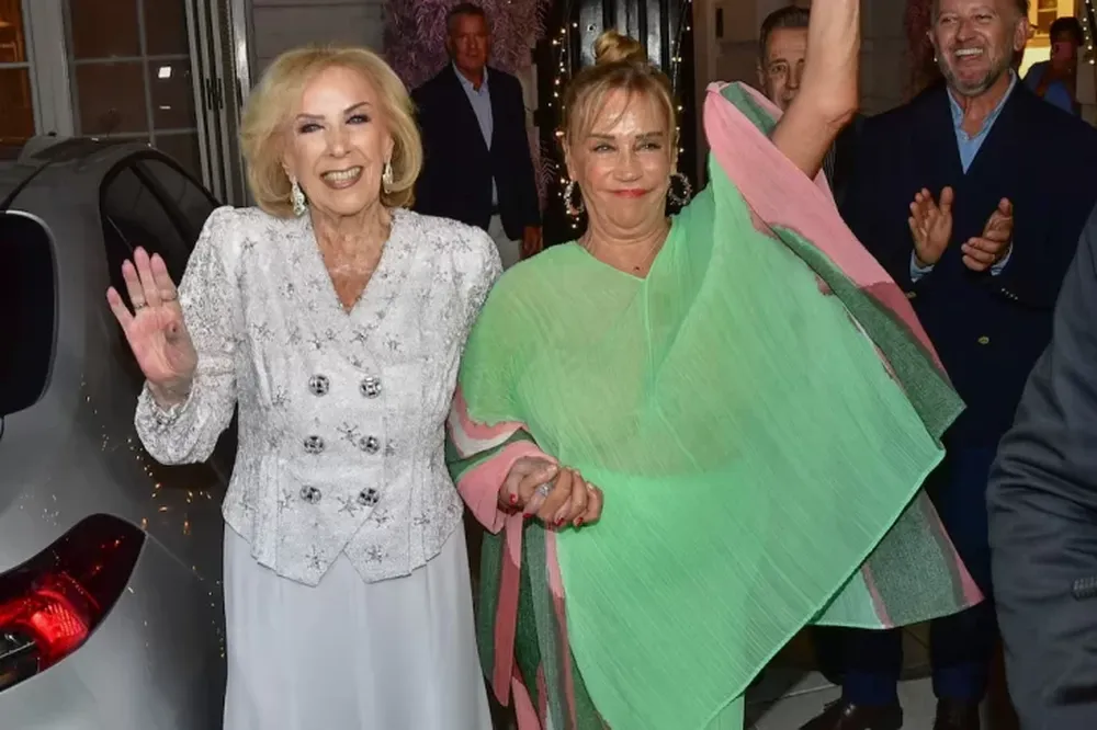 Mirtha Legrand celebró su cumpleaños y salió a saludar al público: “Les he dado mi vida”