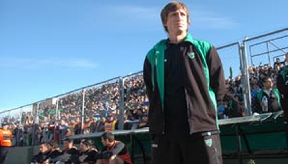 Los hinchas verdinegros piden por la continuidad de Facundo Sava