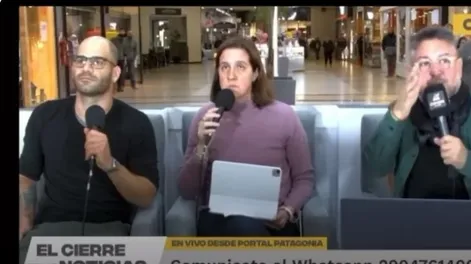 Tres ladrones asaltaron un shopping en medio de un móvil en vivo