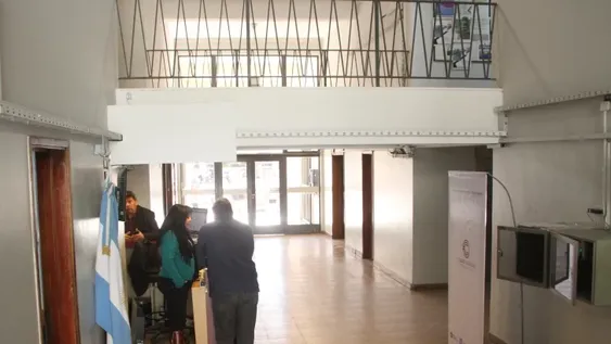 Se robó una moto y quiso llevársela caminando pero no pudo llegar muy lejos