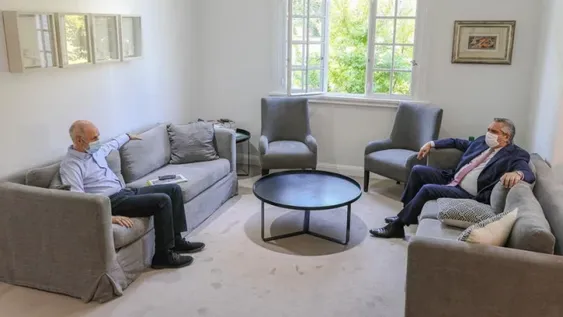 Expertos rechazan los datos que Alberto usó para cerrar escuelas