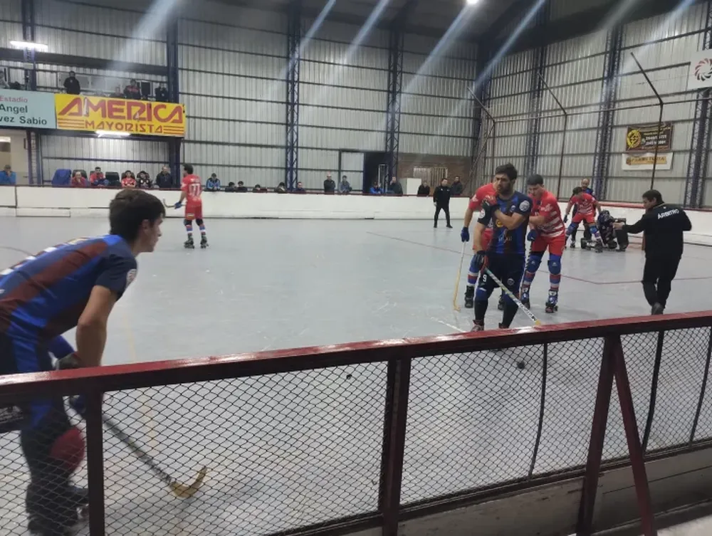 UVT aplastó a Hispano y estiró su ventaja en la punta del hockey masculino