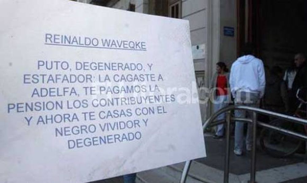 El viudo de Adelfa se casó en medio de pintadas homofóbicas
