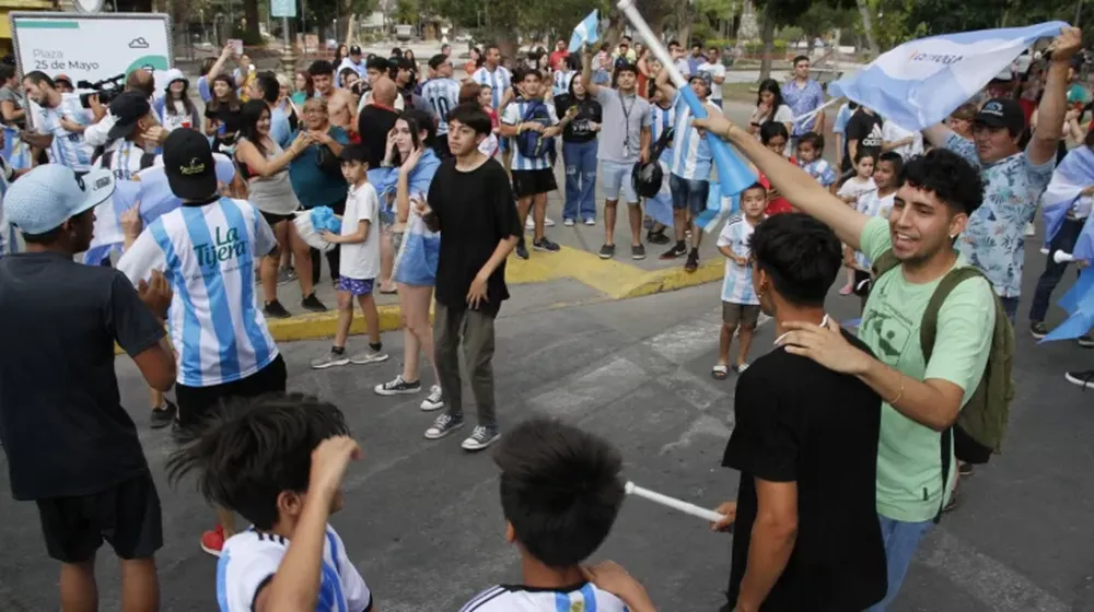 San Juan, a bocinazos y pura alegría