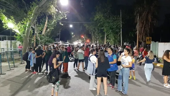 Autoconvocados docentes siguen con el paro y este jueves definen si aceptan o no la nueva oferta del Gobierno