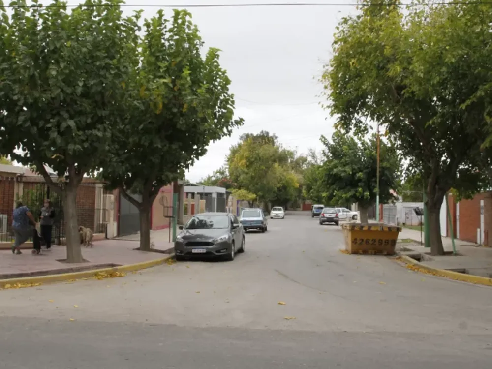 Andaba en moto, perdió el control y chocó contra una casilla policial