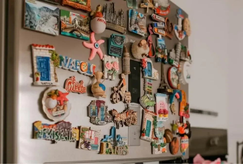 El macabro plan criminal que diseñó un hombre para matar a su esposa con un imán de heladera