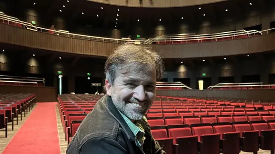 Francisco Suárez en el Teatro del Bicentenario. (Foto IG Francisco Suárez)