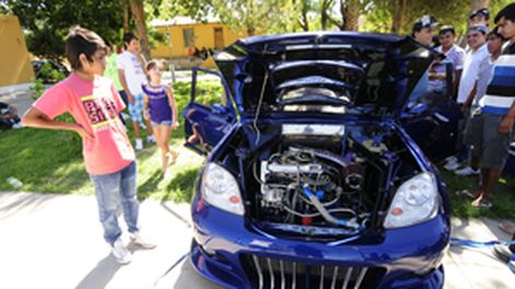 Los fierreros disfrutaron de los autos tuning en el Predio Ferial