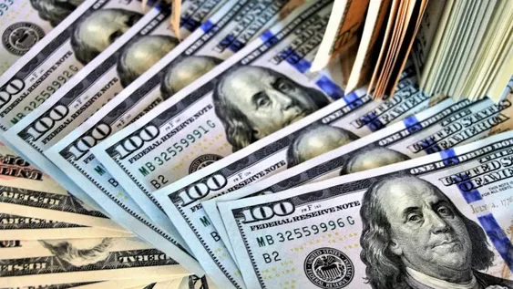 El dólar blue sigue en baja y este martes cayó $3
