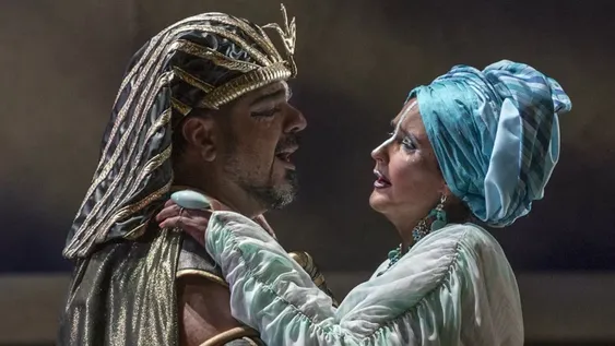 Aída se suma a la celebración