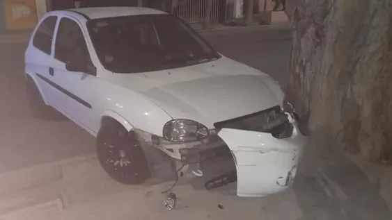 Le chocaron el auto mientras dormía: el irresponsable conductor se dio a la fuga
