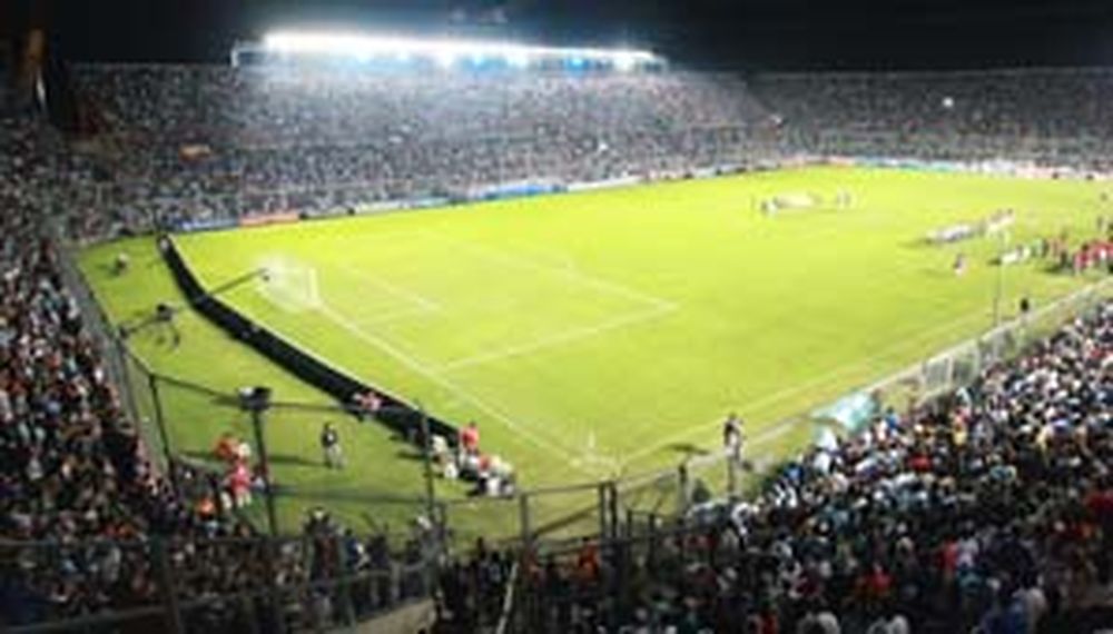 Huracán-Racing (O) e Instituto-Morón, los partidos en San Juan