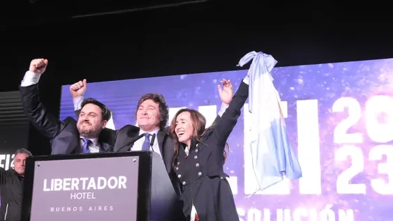 Milei tiende un puente con el FMI y descarta una alianza con Juntos