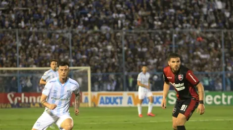 Atlético Tucumán venció a Newell’s y se aleja en la cima