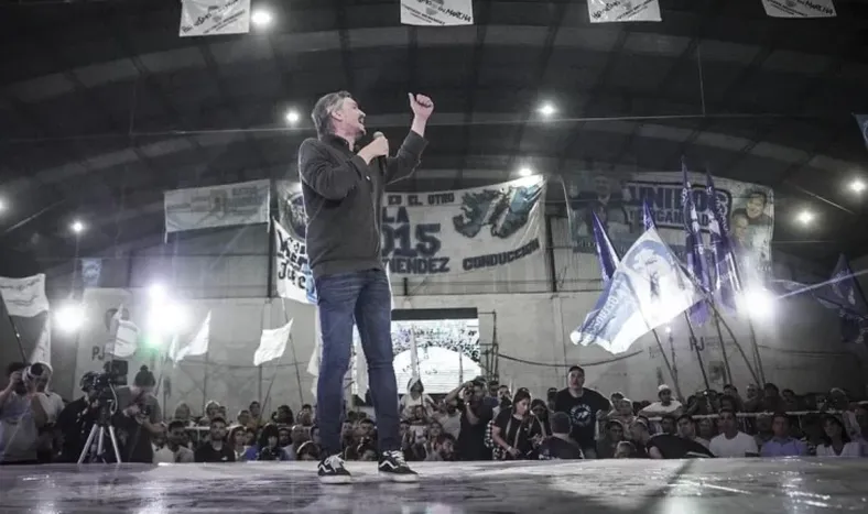 Máximo le volvió a pegar al FMI y pidió una mesa política del FdT