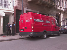 hallaron muerta a una joven de 27 anos en un departamento de retiro tras una cita: la policia analiza camaras