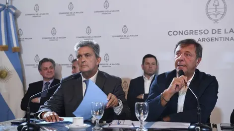 TENSIÓN. Aspera reunión del oficialismo y aliados contra Unión por la Patria en la Comisión Bicameral del DNU.
