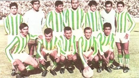 TORNEO NACIONAL 1969. Con el recordado José Méndez de Socio como DT, Sportivo Desamparados comenzaba a hacer historia en el fútbol grande de la Argentina. Parados: Otarola, Palacios, Rodríguez, Demonte, Vicente Vega, Prieto e Ismael Vega. Abajo: Pérez, Cortez, Fernández, C. Rodríguez y Ángel Vega. 