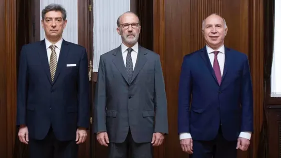 Milei deja en segundo plano la Corte Suprema y se concentra en la reforma tributaria y política