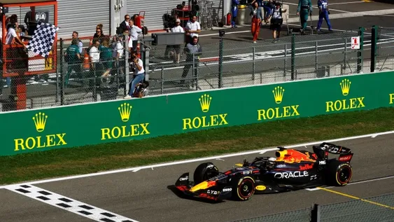 F1: Verstappen dio una clase de manejo