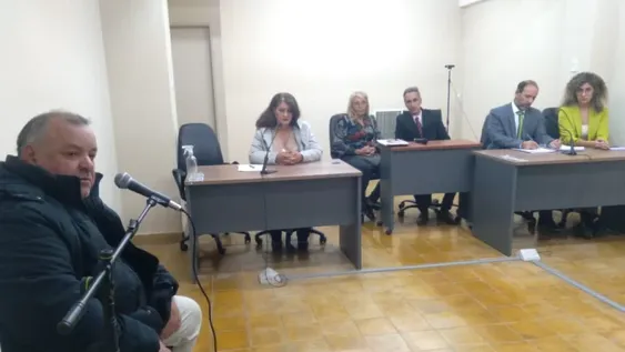 JULIO GALLO (izquierda) negó los cargos.