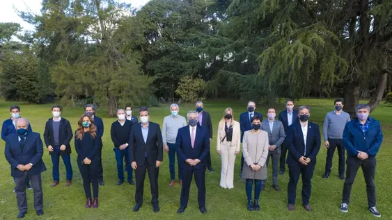 Preparan medidas económicas y presionan por vuelta del IFE